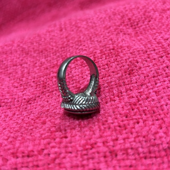 Vintage Ring - Picture 4 of 8